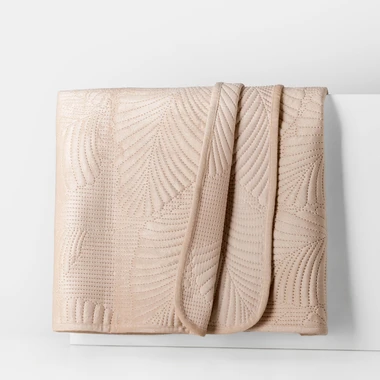 Prešívaný prehoz na posteľ v béžovej farbe FERN 240x260 cm