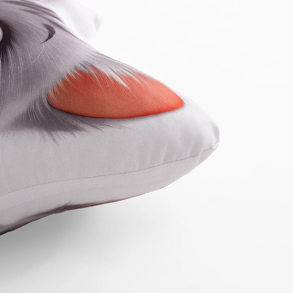 Szara poduszka przytulanka w kształcie kotka