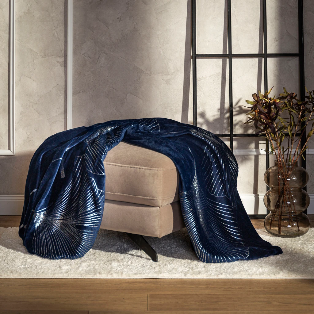 Deka so striebornými listami modrá MAYKO 150x200 cm