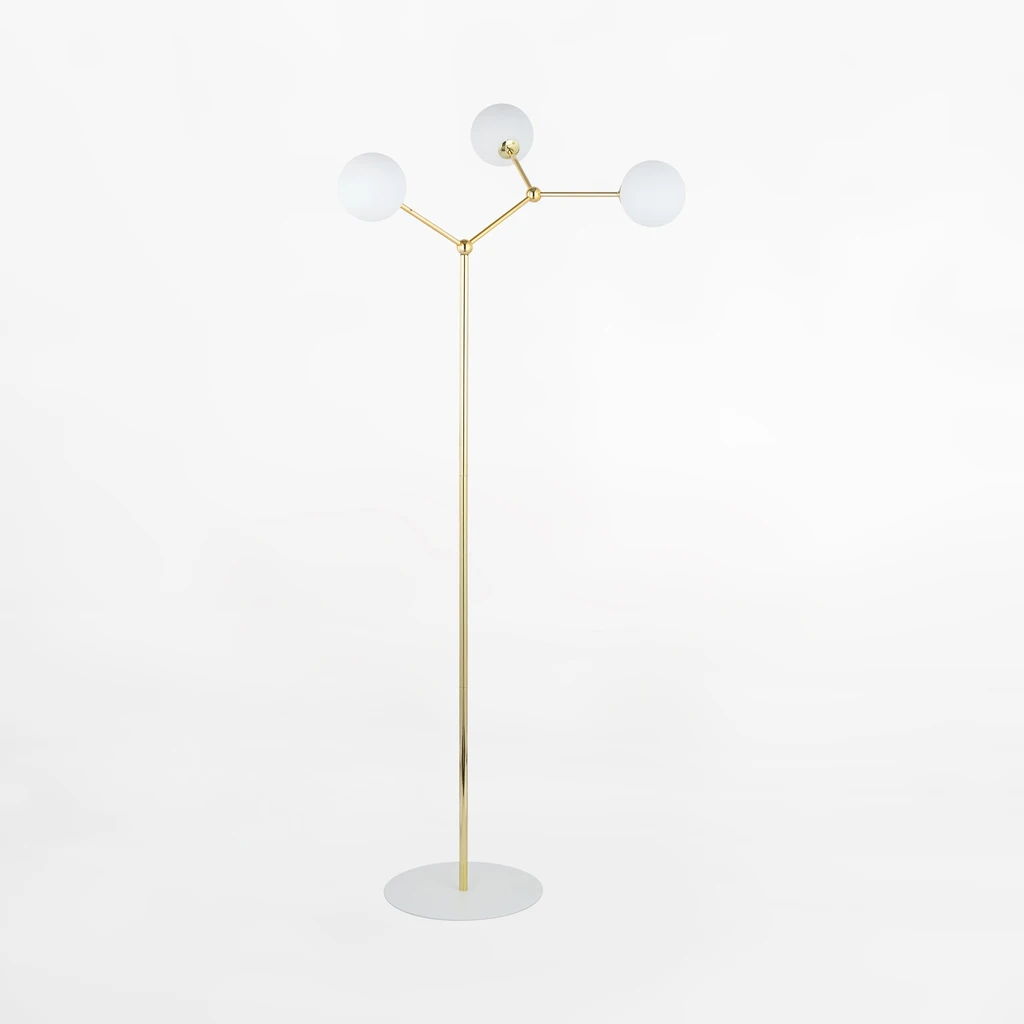 FAIRY wyposażona w 3 żarówki jest lampą reprezentacyjną - rozjaśni przestronny salon lub sypialnię.