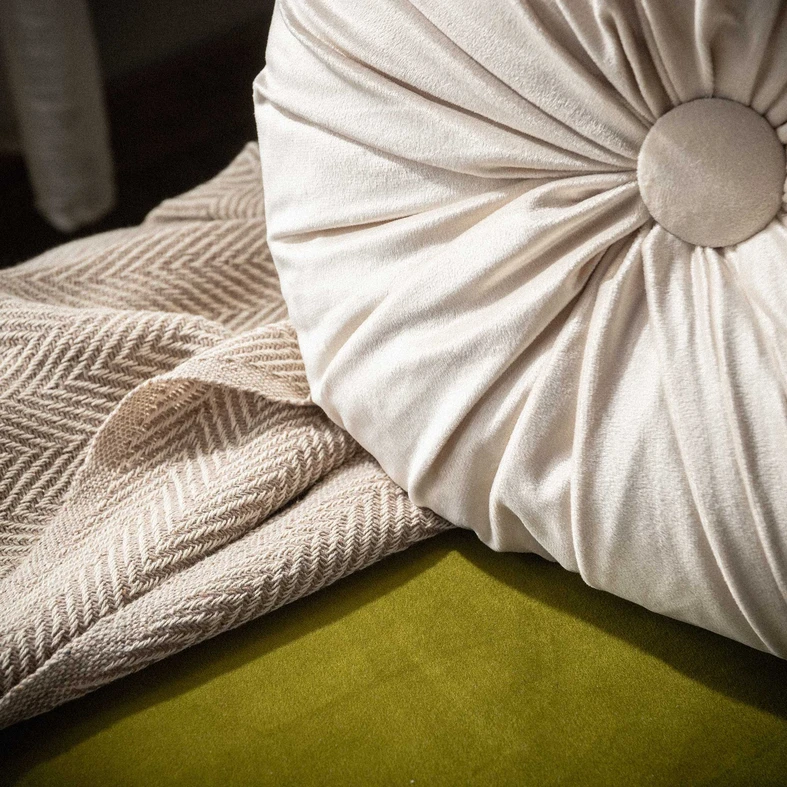 Dekoratívny okrúhly vankúš SELMA krémový 40 cm