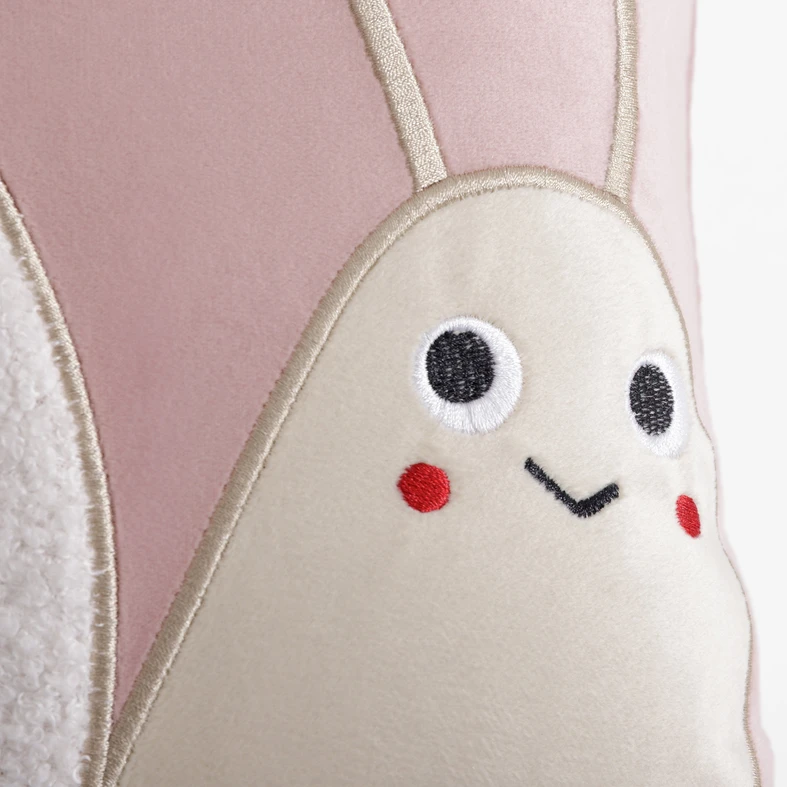 Różowa poszewka dziecięca z motywem ślimaka