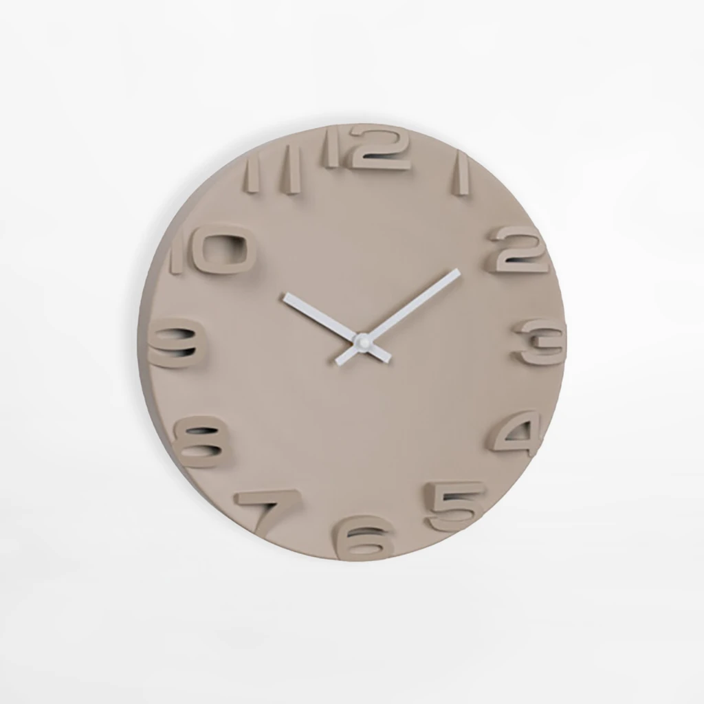 Brązowy zegar na ścianę