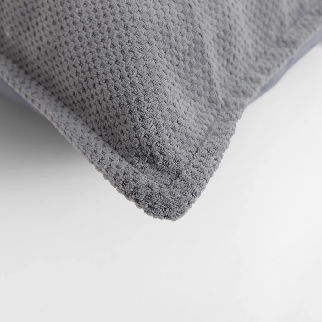 Ciemnoszara poszewka ozdobna z zamkiem