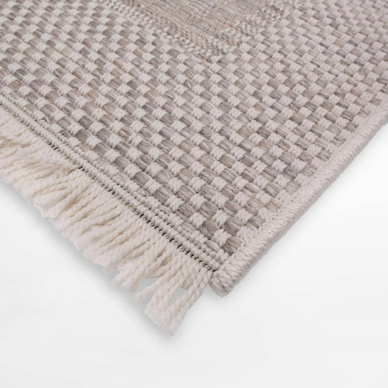 Prostokątny beżowy dywan