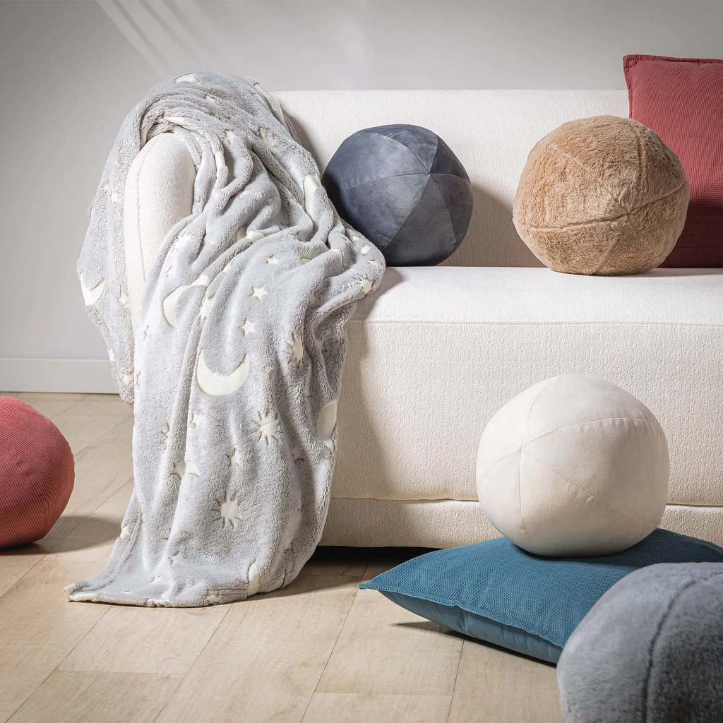 Béžový dekoratívny vankúš guľa GLOBE 27 cm