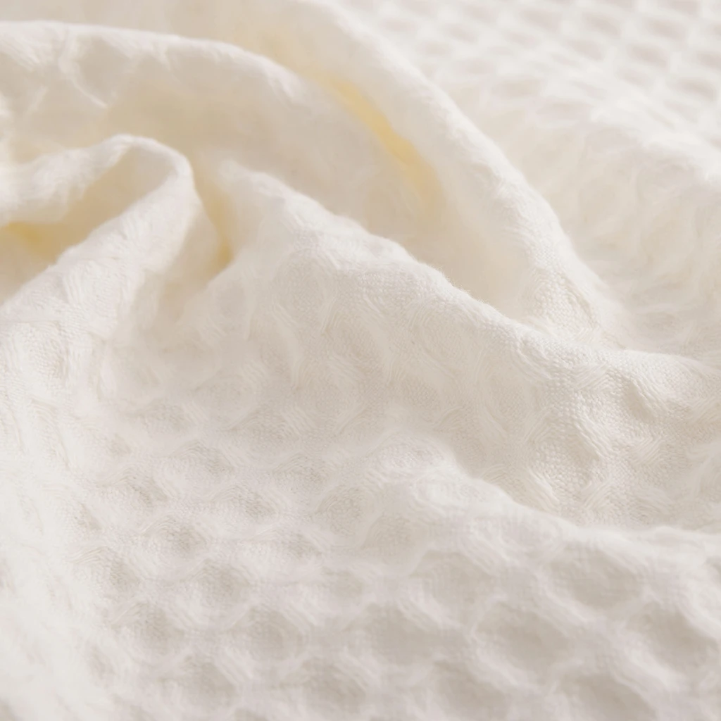 Kremowy bawełniany ręcznik o fakturze waflowej