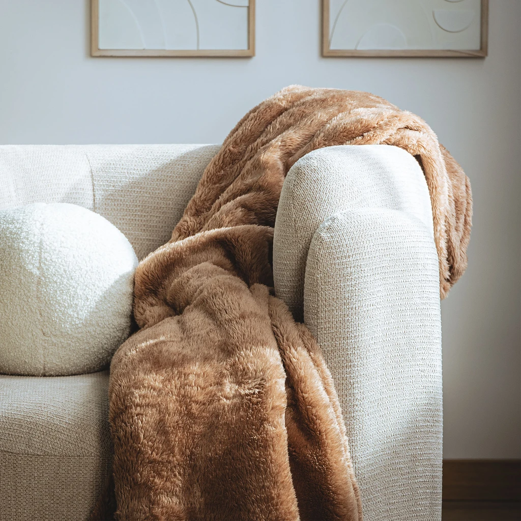 Svetlohnedá deka do obývačky ORSO 150 x 200 cm