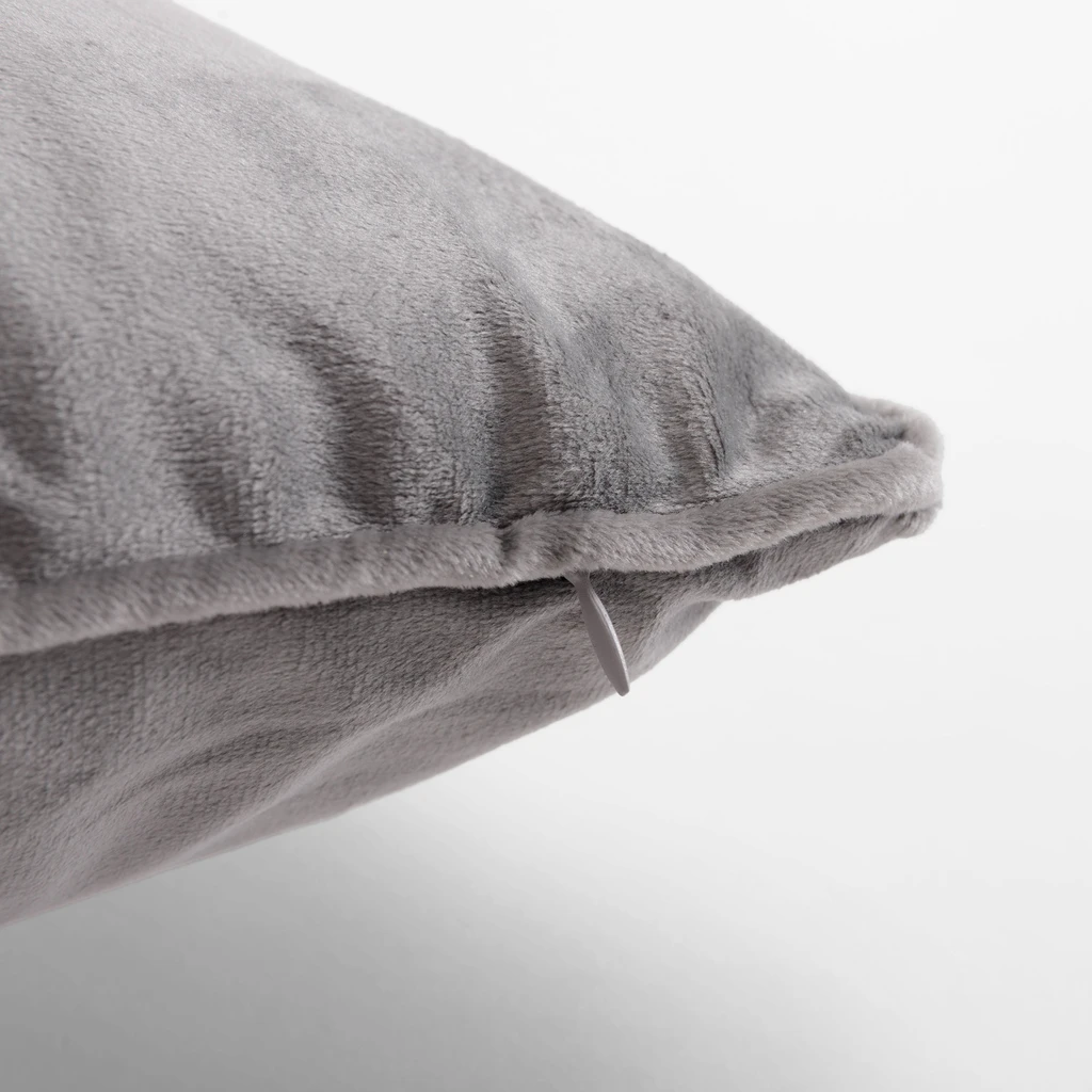 Welurowa poszewka srebrna w kwiaty