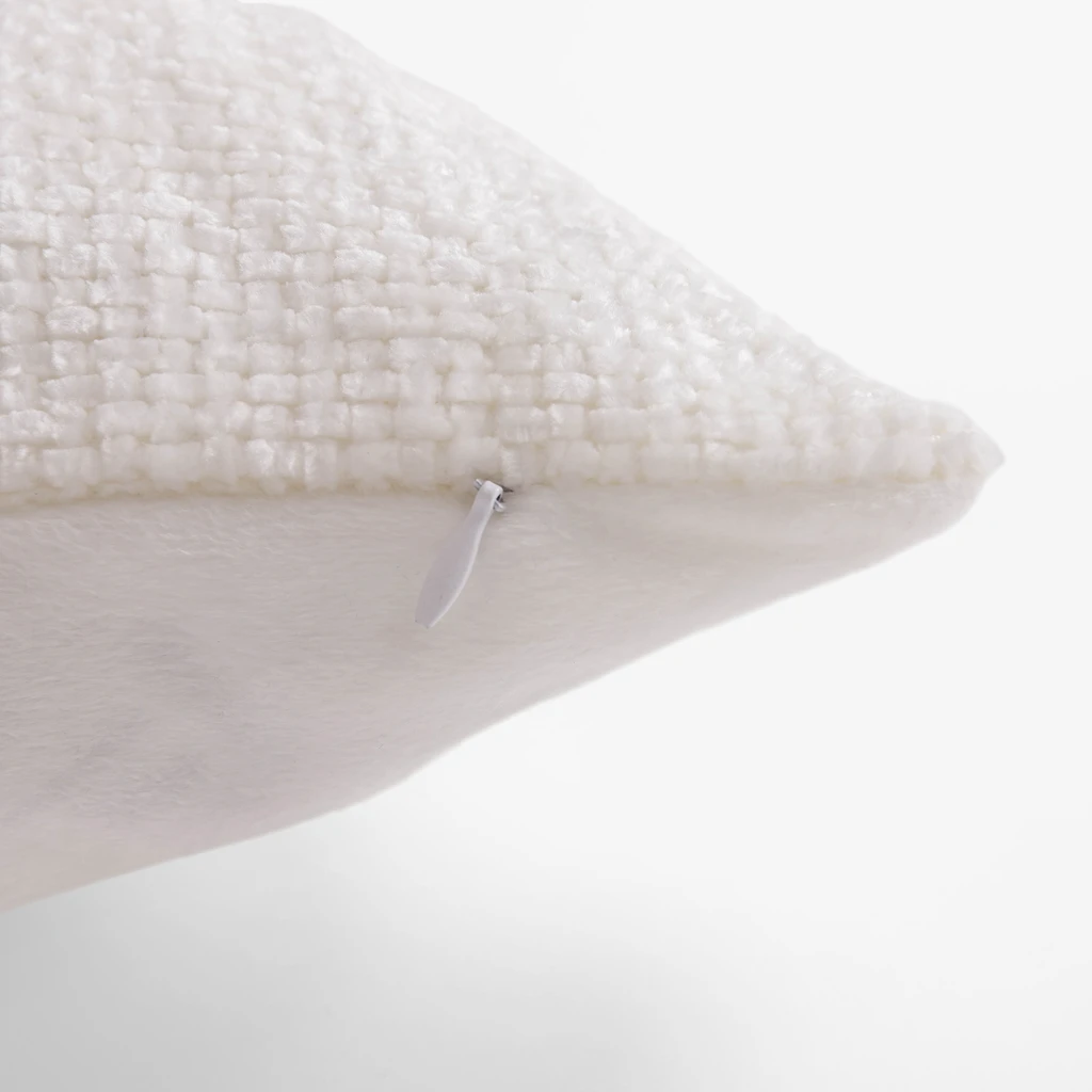 Kremowa poszewka na poduszkę