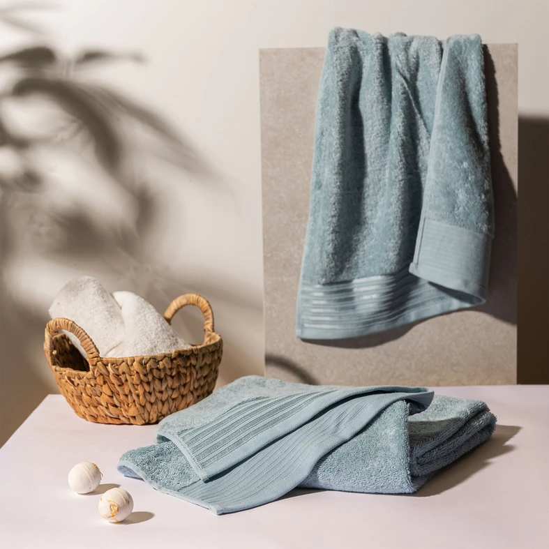 Kúpeľňový uterák v modrej farbe VELA 70x140 cm