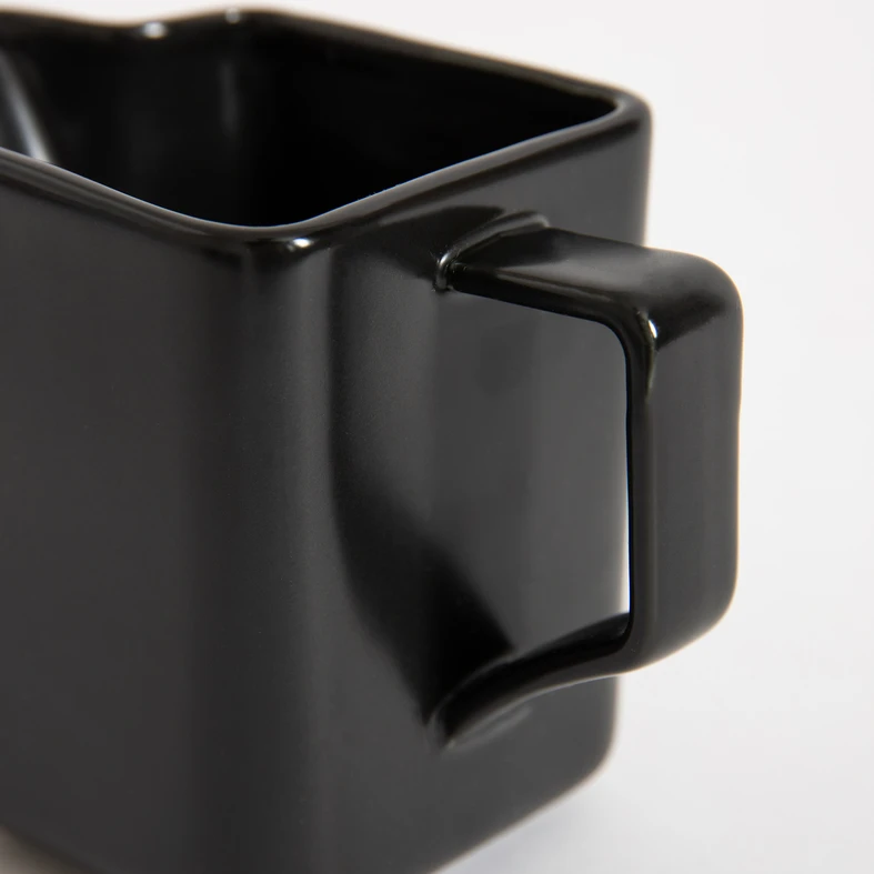 Porcelánová nádoba na mlieko BONA čierna