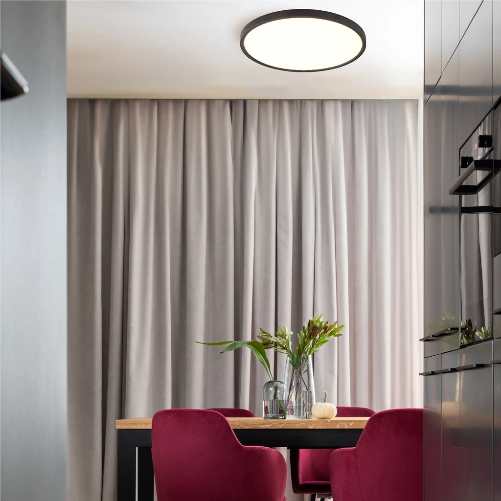 Ultracienki plafon CAMI to doskonałe rozwiązanie, jeśli cenisz funkcjonalność oraz minimalistyczną formę.