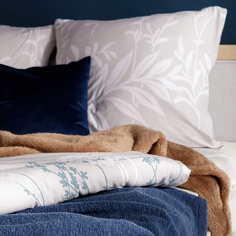 Bavlnená posteľná bielizeň JERSEYLOVE s bielymi listami 160x200 cm