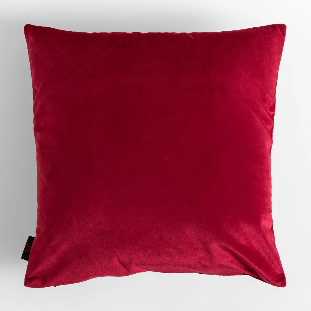 Malinowa, welurowa poszewka ze złotym wzorem monstery