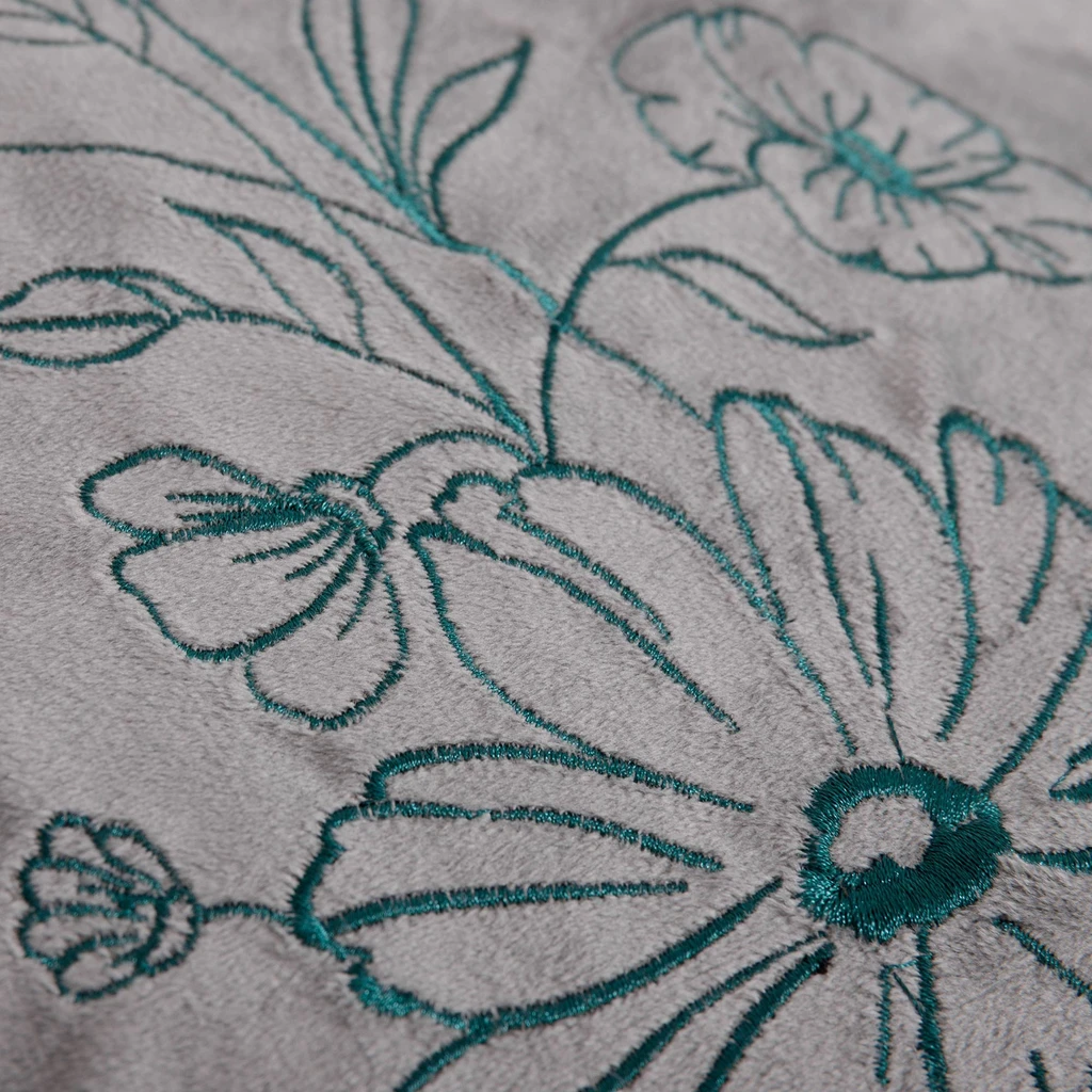 Welurowa poszewka srebrna w kwiaty