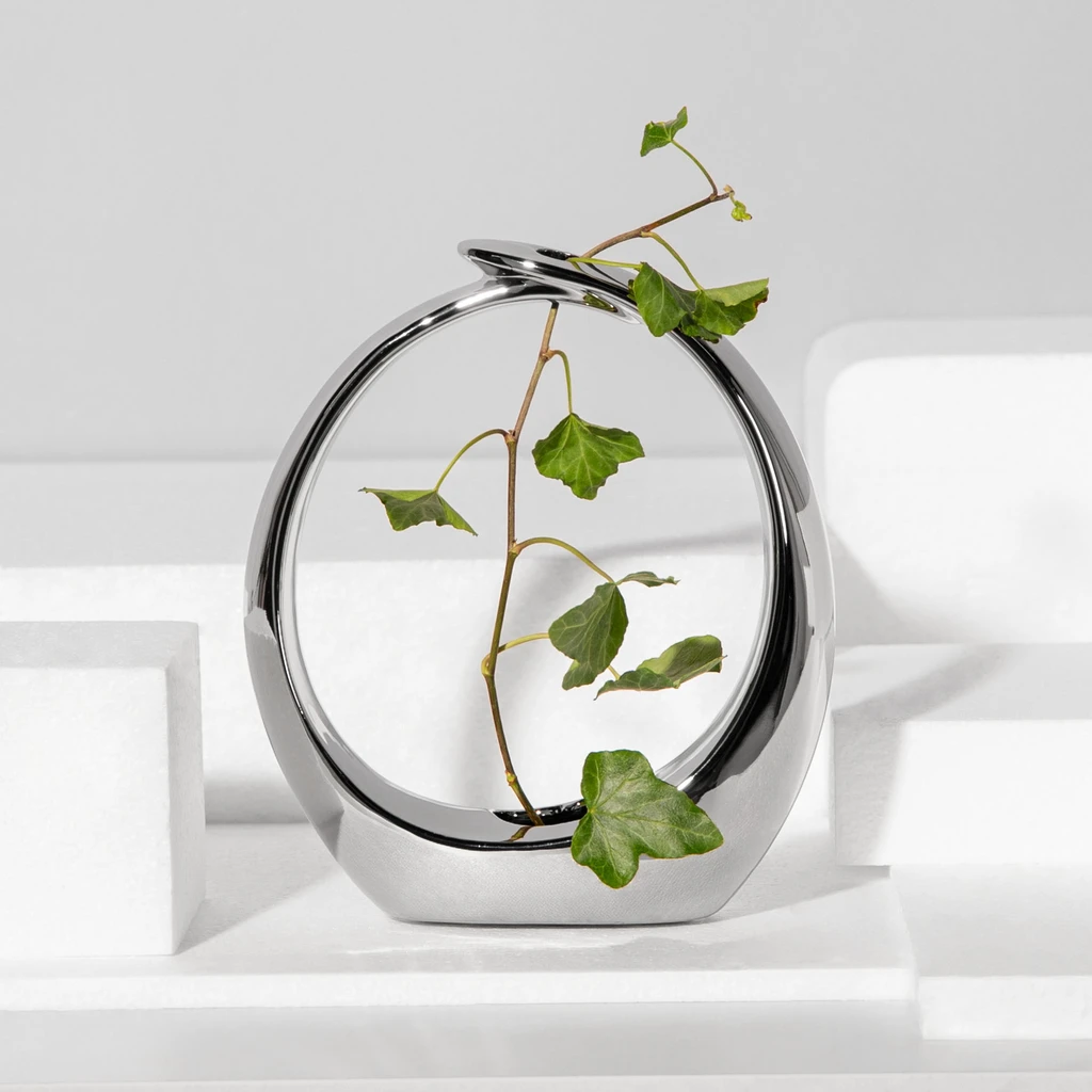 Moderná váza strieborná 20 cm