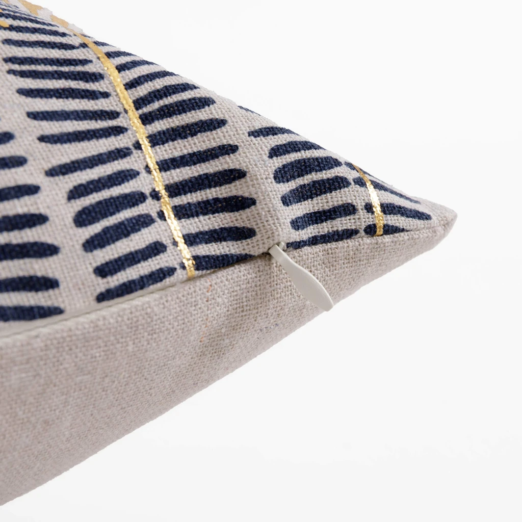 Beżowo-niebieska poszewka dekoracyjna w liście