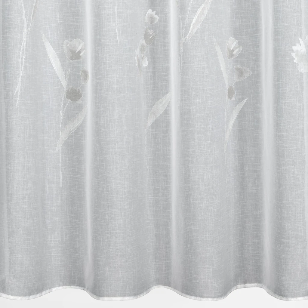 Biała firana z motywem kwiatów