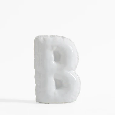 Dekoratívna figúrka PÍSMENO B biela