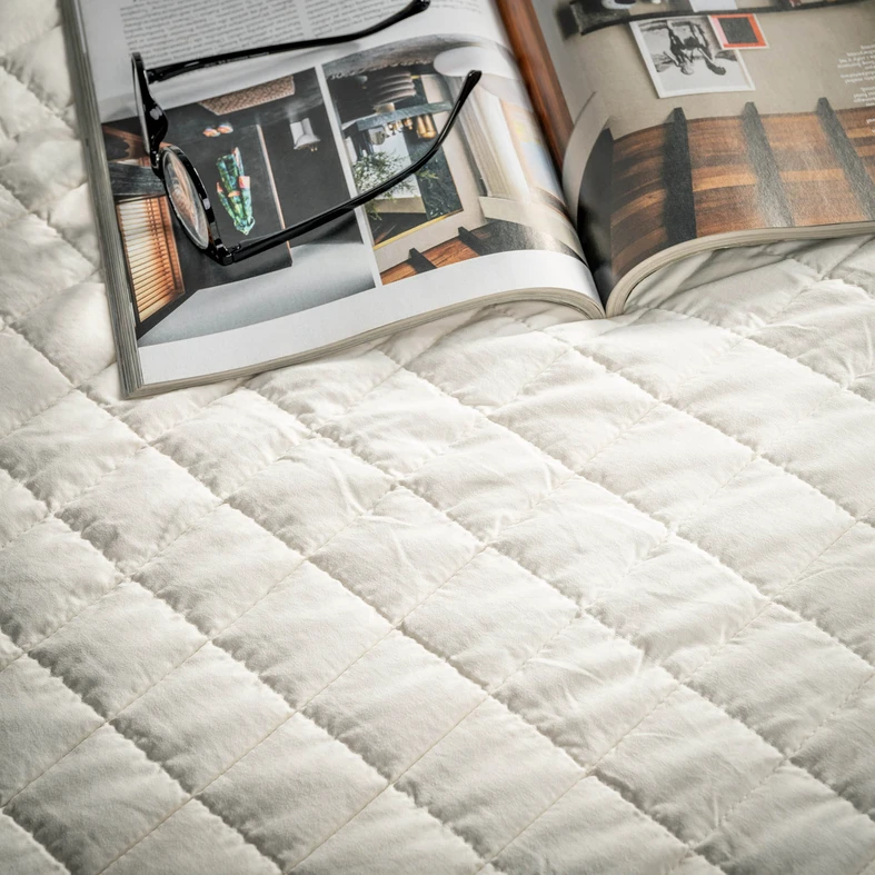 Prehoz na posteľ v krémovej farbe GISELLE 200x220 cm