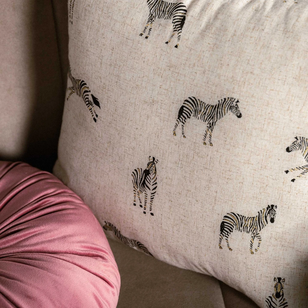 Dekoračná obliečka na vankúš v béžovej farbe so zebrou SUMMY 45x45 cm