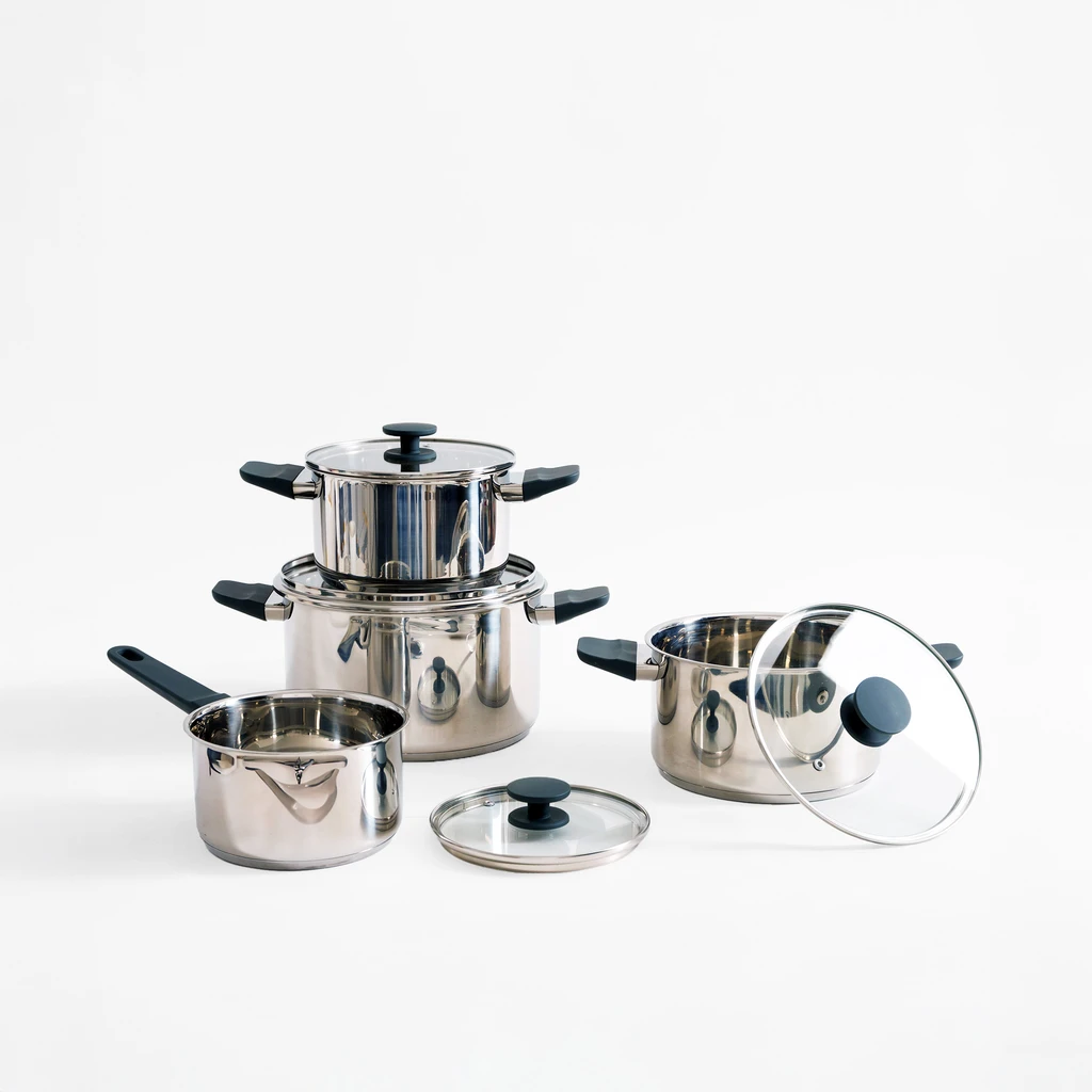 Komplet srebrnych garnków na indukcję