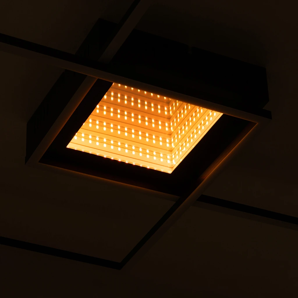 Stropné svietidlo LED RGB čierne LUMI s diaľkovým ovládačom