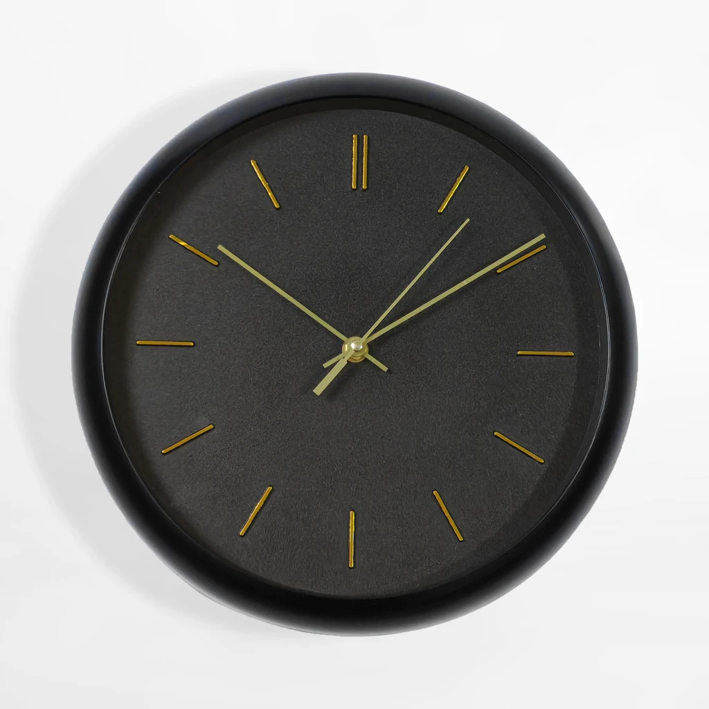 Czarny zegar na ścianę okrągły