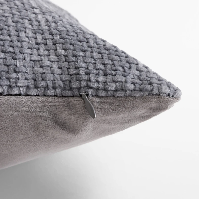 Szara poszewka na poduszkę