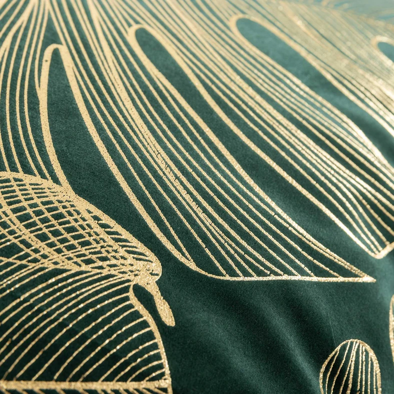 Ciemnozielona welurowa poszewka ze złotym wzorem monstery