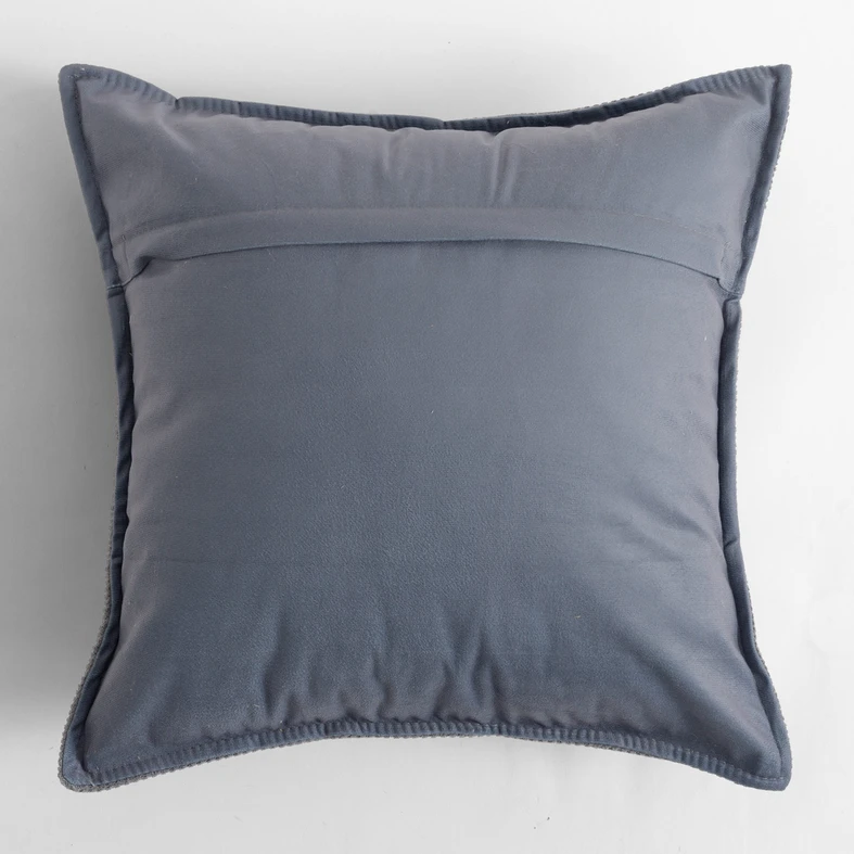 Ciemnoszara poszewka ozdobna z zamkiem