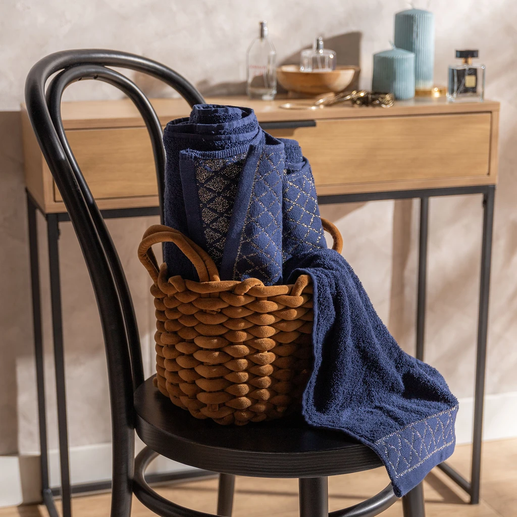 Bavlnený uterák tmavomodrý LAYLA 50x90 cm