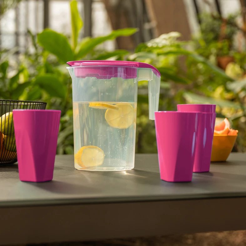 Plastový džbán so 4 pohármi ružový