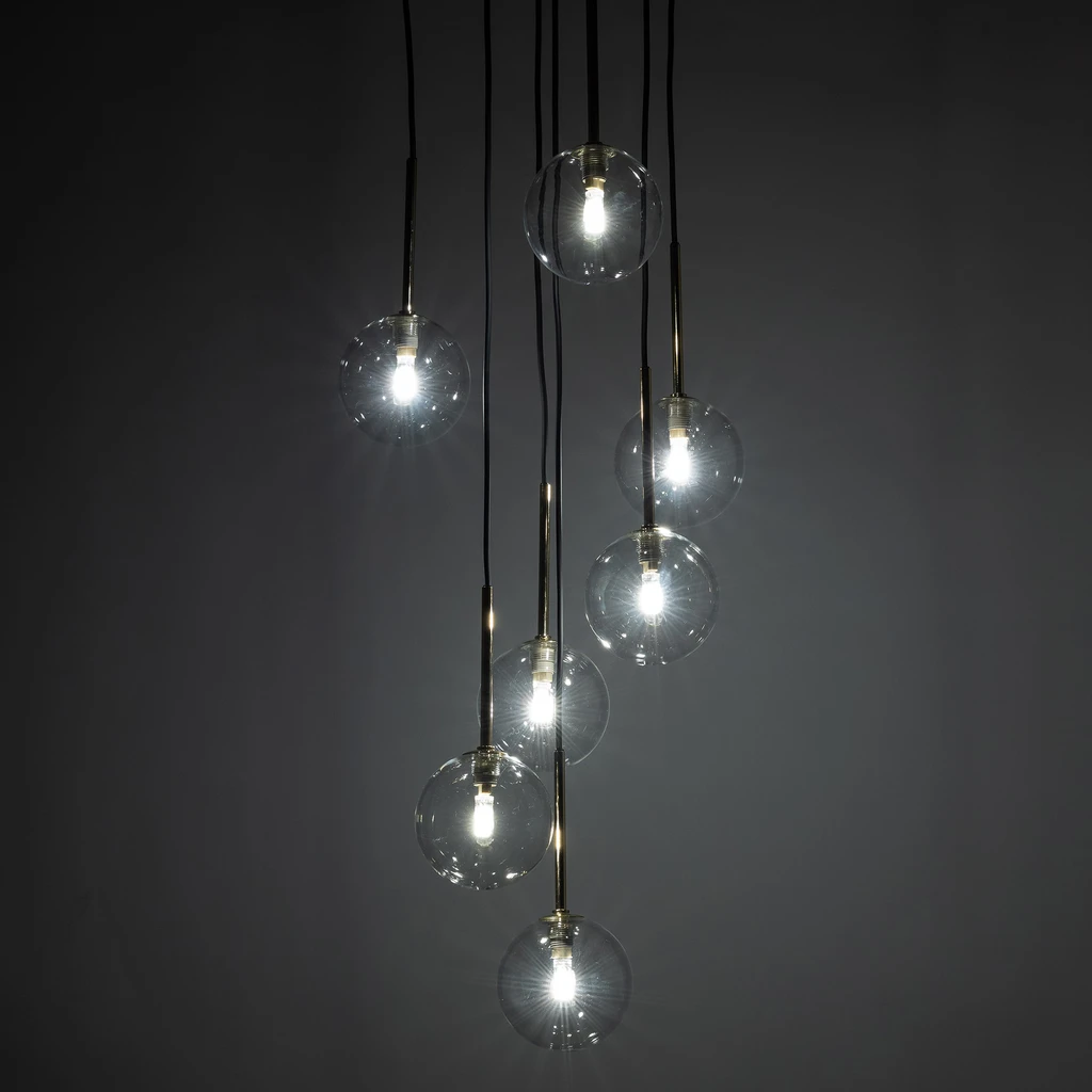 Kuliste klosze lampy NILOS to modne rozwiązanie, które dodatkowo pozwala wydobyć cały potencjał żarówki.