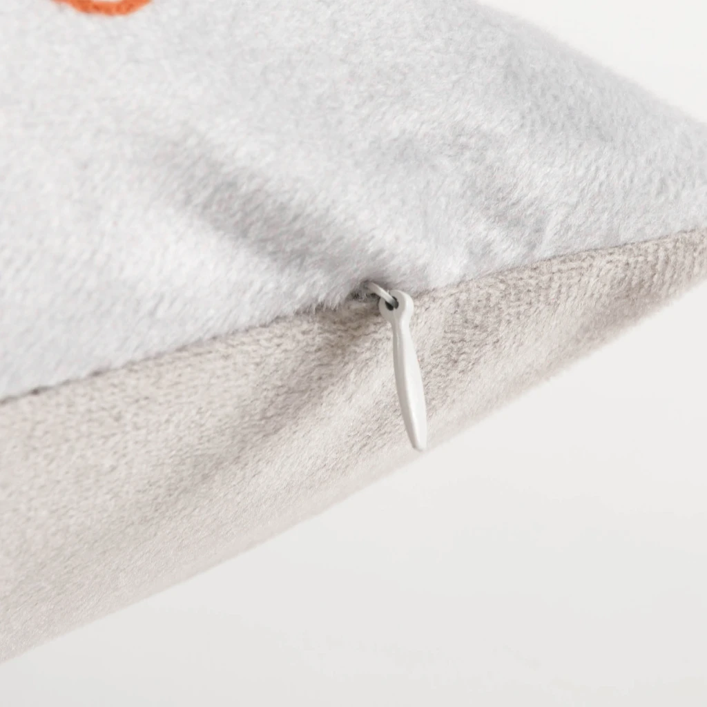 Dekoračná obliečka vyšívaná svetlosivá FOLKY 45x45 cm