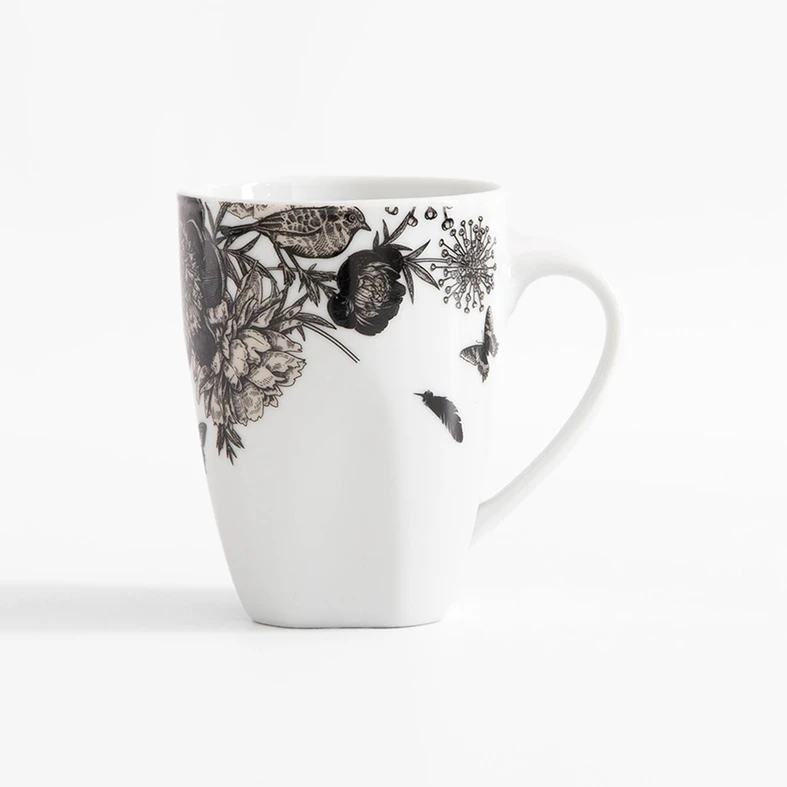 Kubek o pojemności 290 ml, zwężany ku dołowi, zdjęcie od frontu.