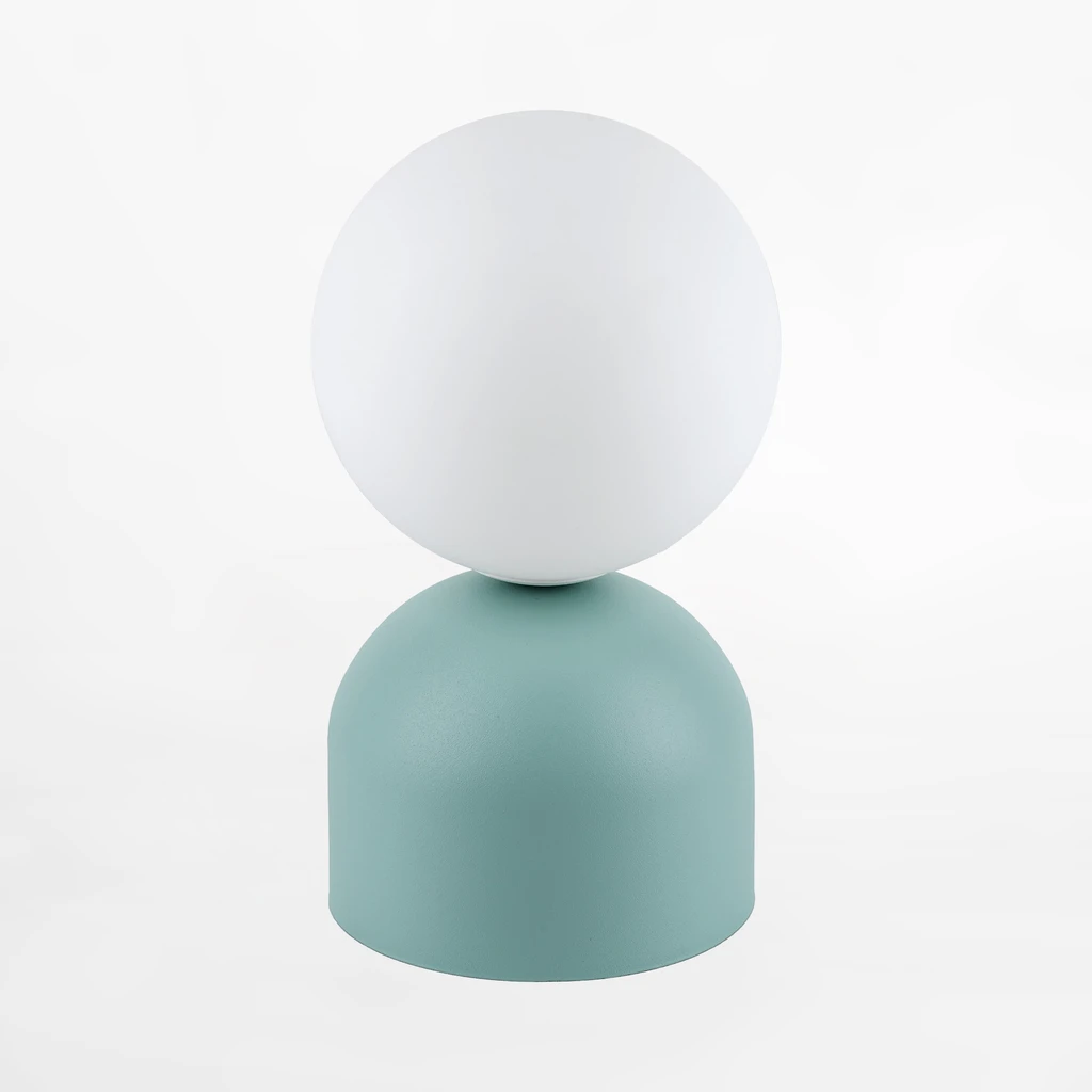 Nowoczesna lampa stołowa MIKI z podstawą o matowym odcieniu mięty.