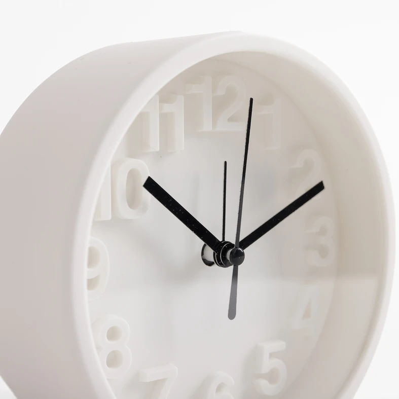 Biały stojący budzik na baterię