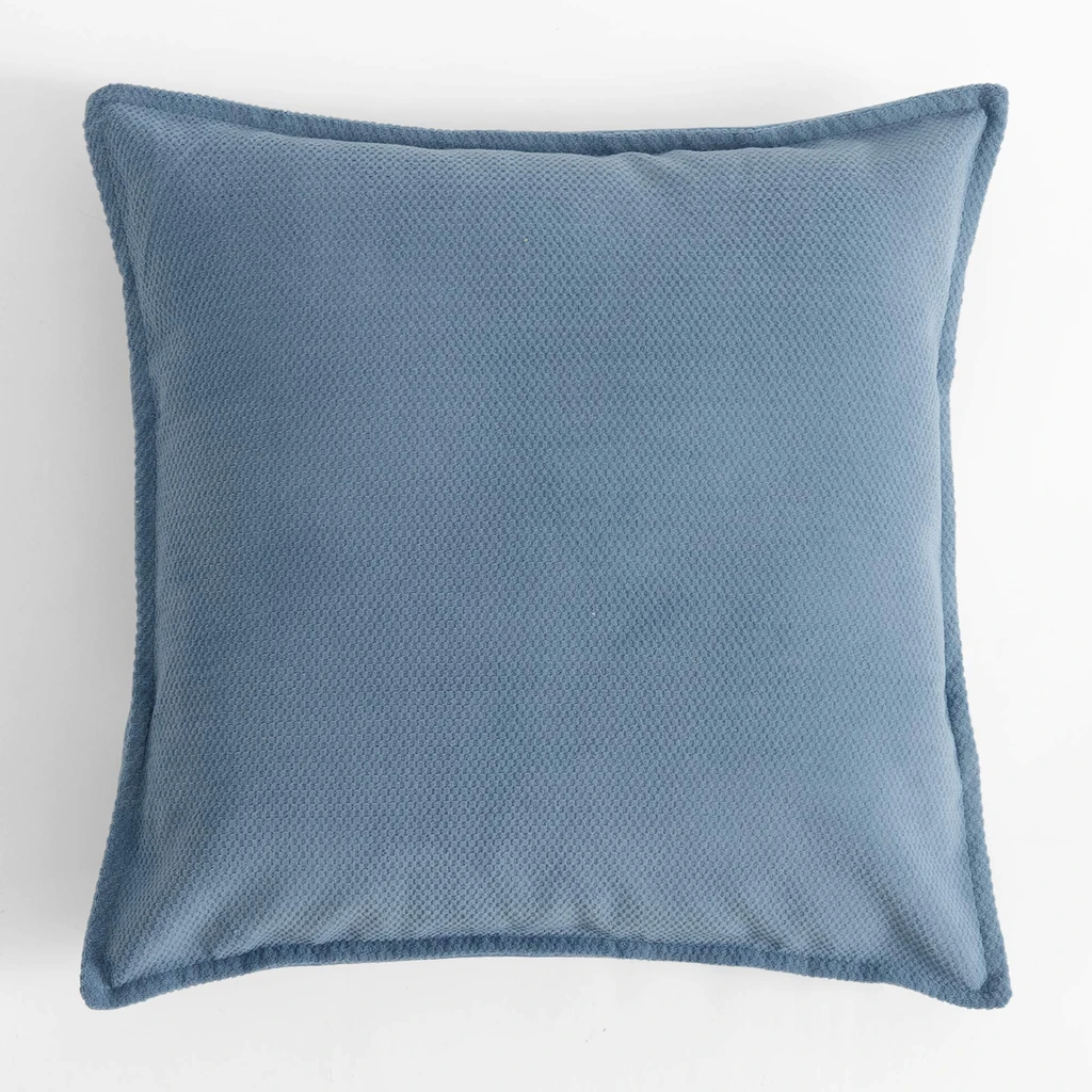 Niebieska poszewka ozdobna z zamkiem