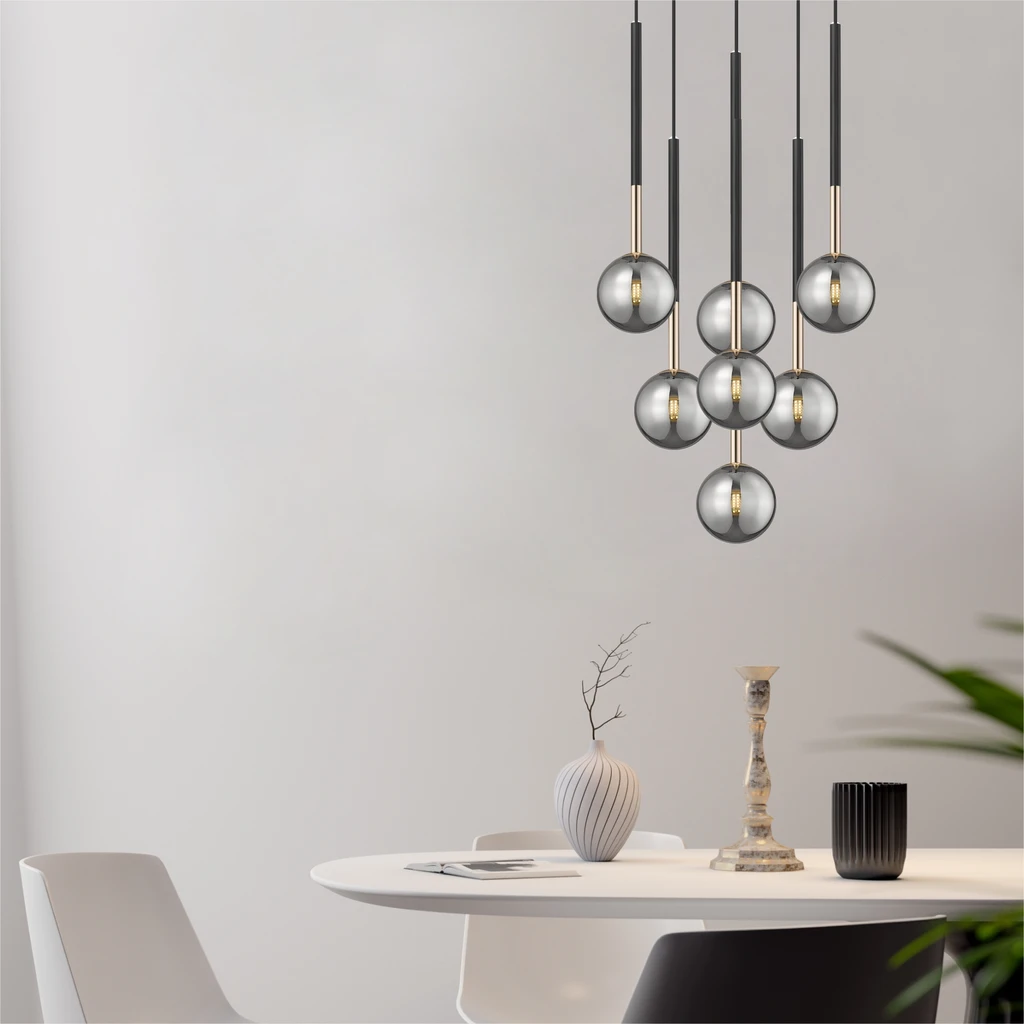 Lampa ARCTURUS posiada oprawę dla 7 żarówek LED typu G9 o mocy maksymalnej 4W.