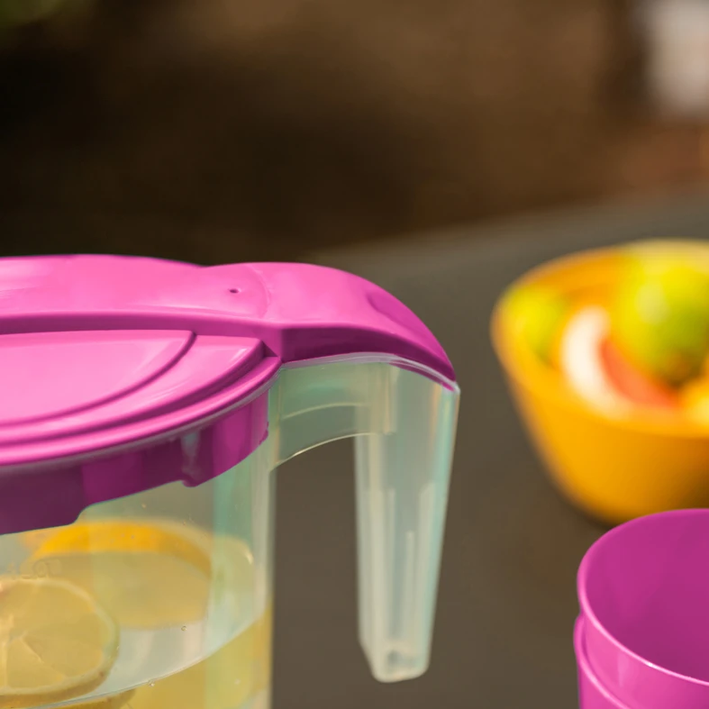 Plastový džbán so 4 pohármi ružový