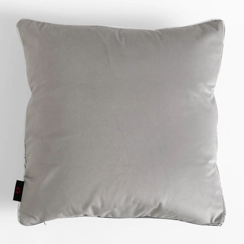 Jasnoszara poszewka ze srebrnym słoniem