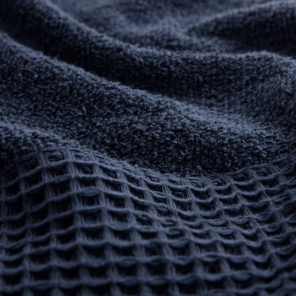 Bavlnený uterák v tmavomodrej farbe ZEN 70x140 cm