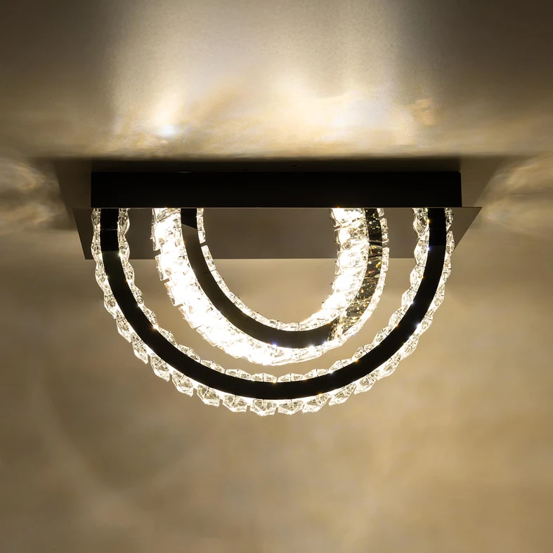 TULA w salonie to oświetlenie a zarazem piękna dekoracja w klimacie glamour.