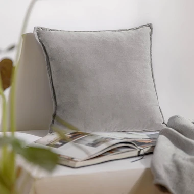 Svetlosivá obliečka na vankúš GIGI 45x45 cm