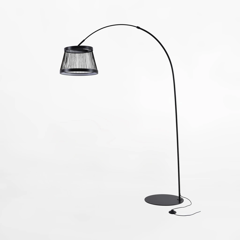 Lampa posiada wbudowane podświetlenie LED, a jej średnica wynosi 40 cm.