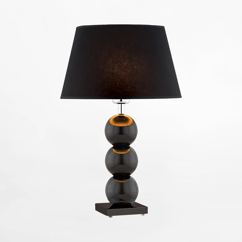 Oprawa modelu stołowego lampy FUDŻI przystosowana jest dla 1 żarówki LED typu E27 o mocy 15W. 