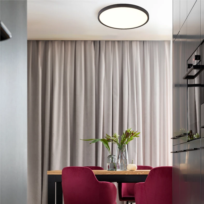 Ultracienki plafon CAMI to doskonałe rozwiązanie, jeśli cenisz funkcjonalność oraz minimalistyczną formę.