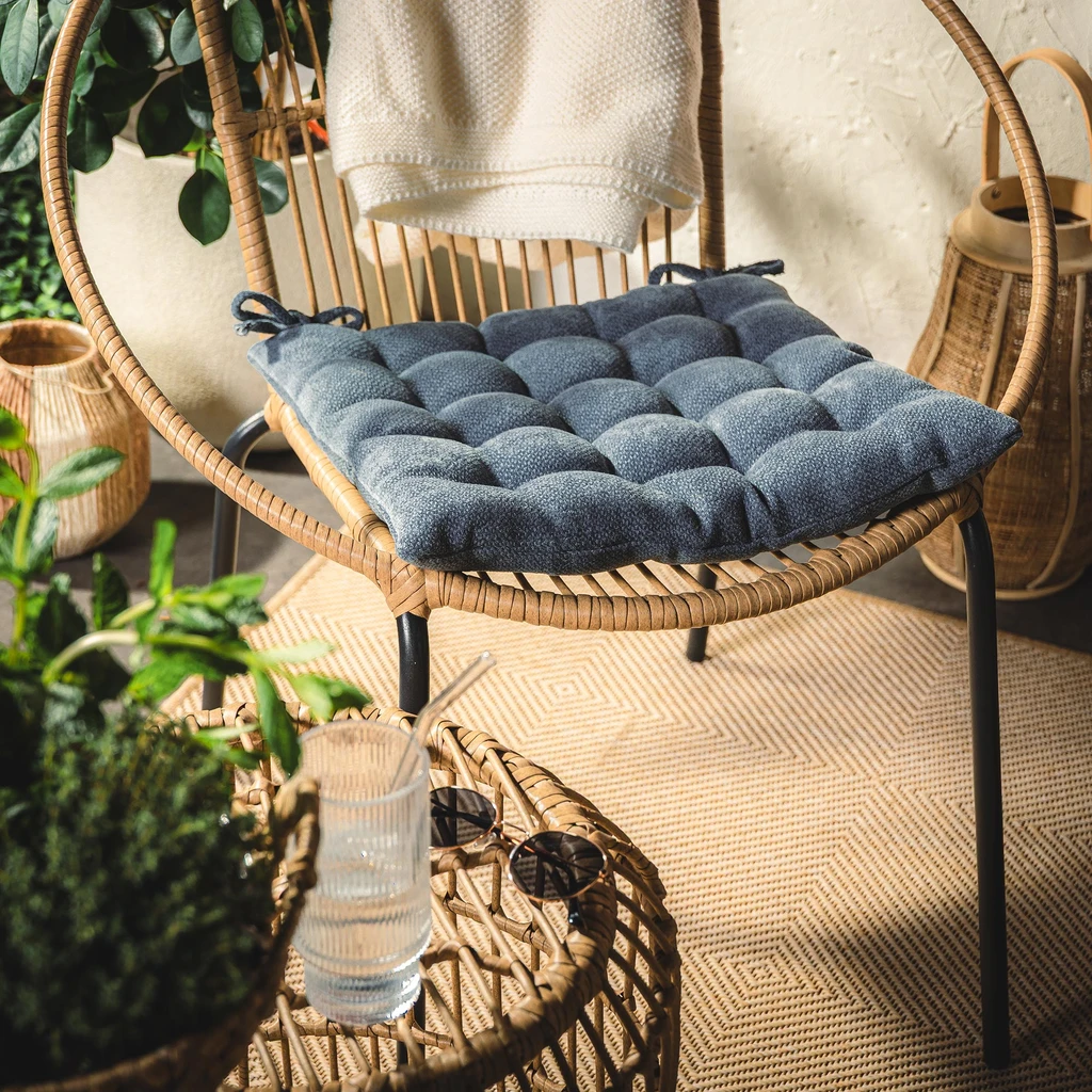 Niebieskie siedzisko na krzesło